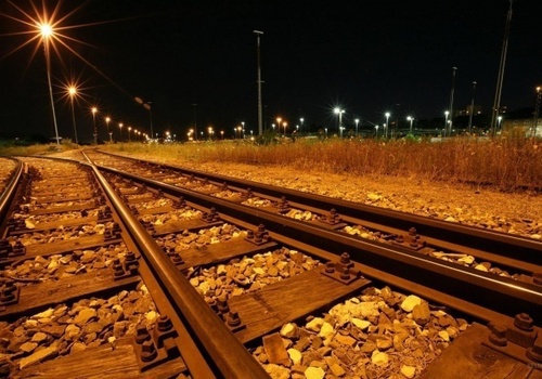В Крыму силачи, готовясь к рекорду, сдвинули 800-тонный поезд ВИДЕО