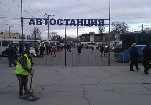 Заборы наступают: на автостанции в Крыму ввели пропускной режим