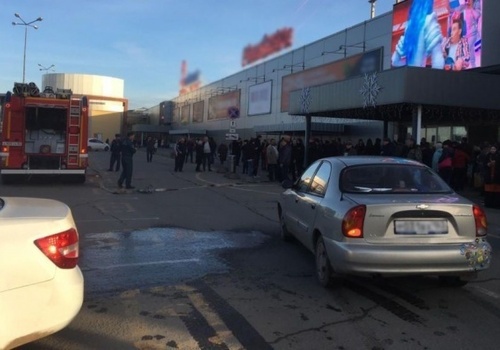 В одном из торговых центров Симферополя прошла массовая эвакуация