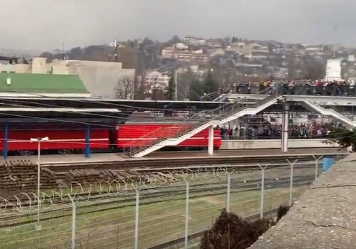 Первый пассажирский поезд из Санкт-Петербурга прибыл в Севастополь ВИДЕО
