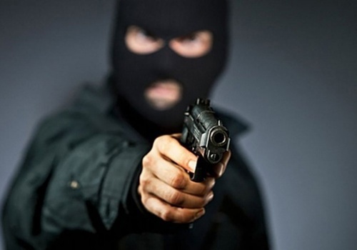 В Алуште в банк ворвался вооружённый мужчина