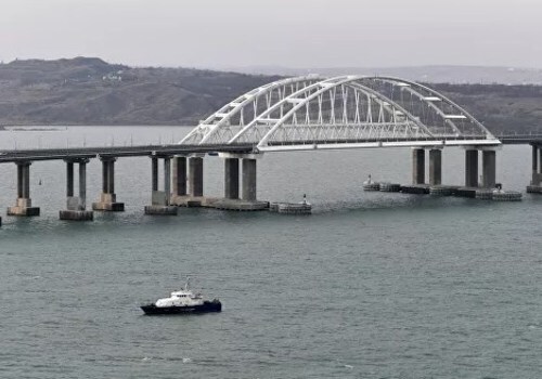 Из-за морозов на Крымском мосту ограничили скорость движения автомобилей