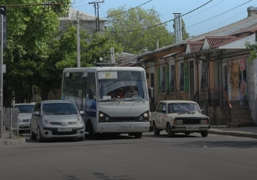 Пошла в народ: глава Симферополя пересела на общественный транспорт