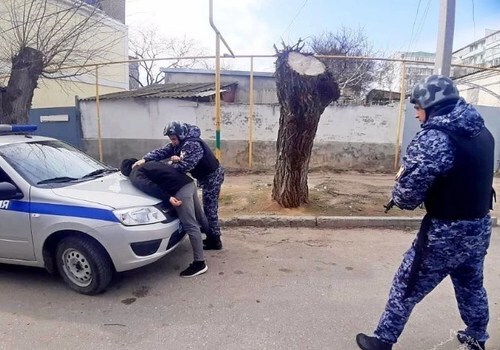 В Крыму мужчина угрожал охраннику супермаркета ножом