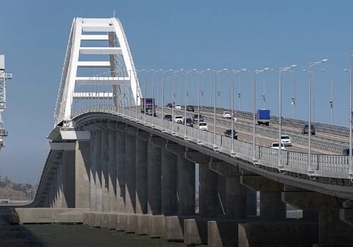 За зиму по Крымскому мосту проехали свыше 700 тысяч машин и 220 поездов