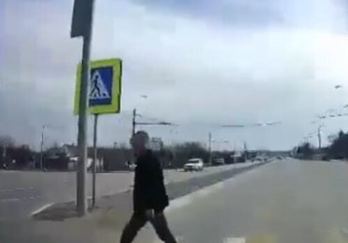 На улицах Крыма появились «бессмертные» пешеходы ВИДЕО