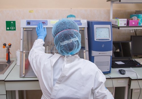 Более 900 крымских медиков, работающих с больными коронавирусом, получат дополнительные стимулирующие