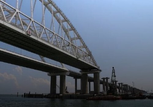 Продолжают ехать: через Крымский мост за сутки пропустили 2,3 тысячи машин