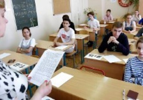 Аксенов поручил подготовиться к дистанционному обучению в школах Крыма с 1 сентября