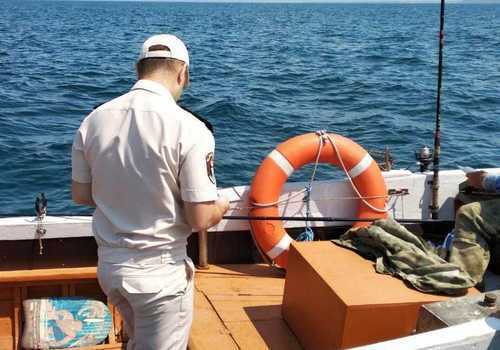 Севастопольские спасатели вернули на берег незадачливого моряка