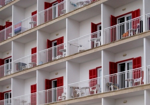 Местный житель обворовал через балкон постоялицу одной из гостиниц Ялты