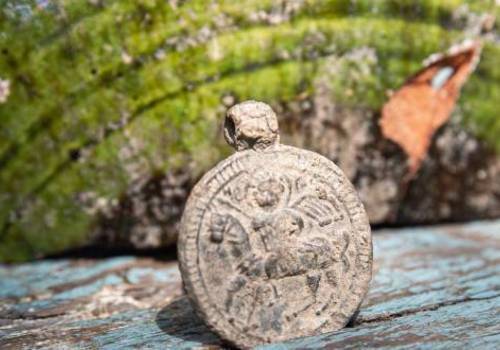 В Крыму археологи обнаружили редкий византийский медальон