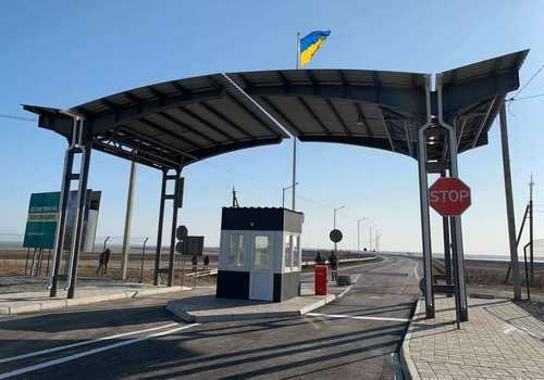 Украина возобновляет работу пропускных пунктов на границе с Крымом