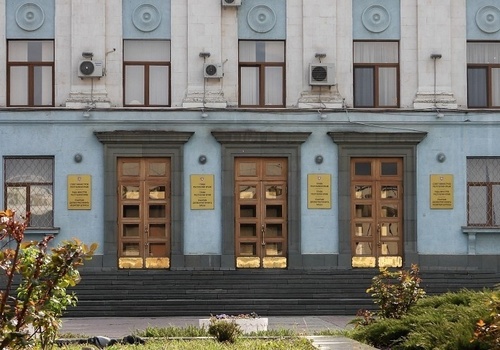 Власти продлили до октября запрет на работу хостелов и проведение конференций в Крыму