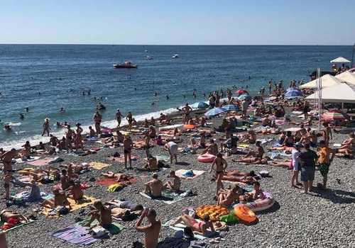 Интернет возмутили «пивные животы» на пляжах Крыма