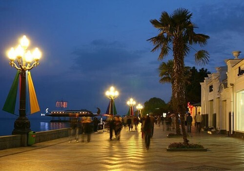 Ялта вошла в ТОП городов с самыми красивыми улицами для вечерних прогулок