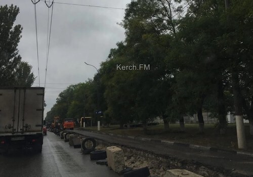 На Вокзальном шоссе в Керчи вновь разрыли дорогу ФОТО