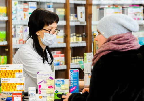 Ажиотаж на лекарства от коронавируса вызвал дефицит в аптеках Крыма