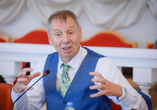В Крыму известный политолог заболел коронавирусом и ретировался в Москву