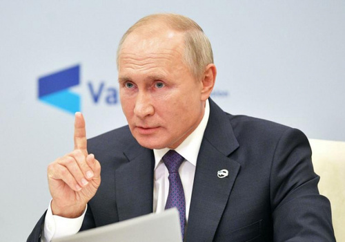 Путин назвал бредом и собачьей чушью санкции против крымчан