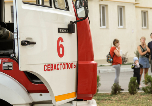 На пожаре в многоквартирном доме в Севастополе погибла женщина