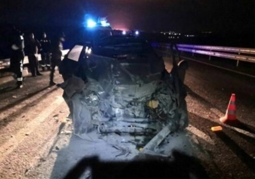 Три человека погибли в результате столкновения легкового авто и «Камаза» на трассе в Крыму