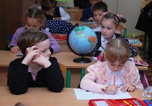Школы Крыма начали учебный год в очном формате