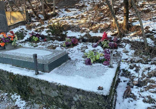 Мародеры спилили чугунные ограды на кладбище в Ялте ФОТО