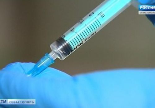 В Крым доставили более 8000 доз вакцины от коронавируса
