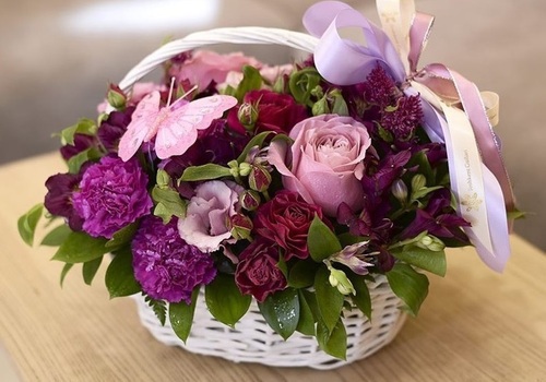 За сколько и какие букеты к 8 марта предлагают в цветочных магазинах Севастополя? ВИДЕО