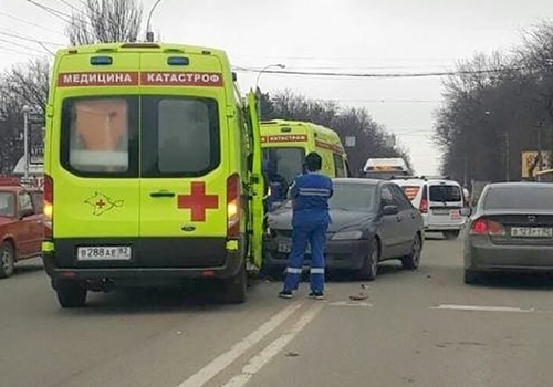 В Симферополе в ДТП попала «скорая» с пациентом, есть пострадавшие
