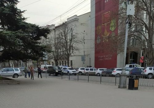 На 1 апреля в Севастополе «заминировали» здание Правительства