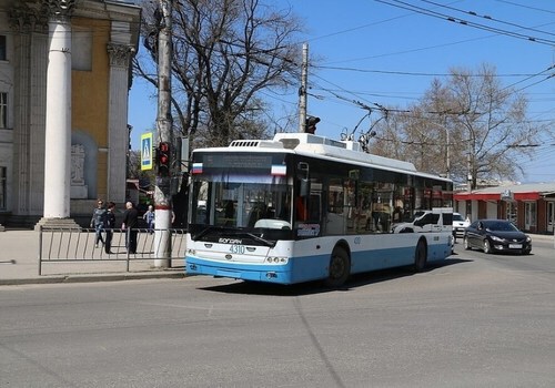 В Крыму контролер троллейбуса высадила детей за неуплату проезда