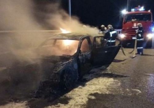 На Крымском мосту сгорел дотла автомобиль BMW