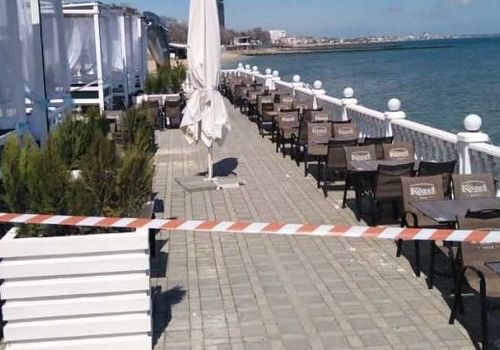 Власти Феодосии объявили опасным участок набережной