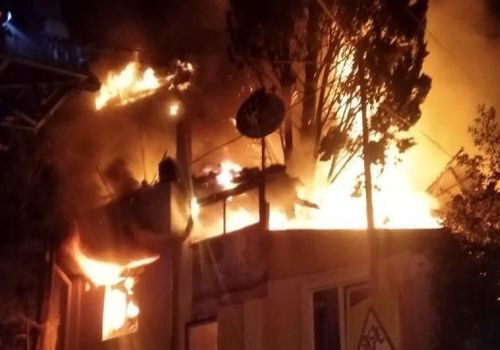 В Ялте всю ночь тушили пожар в жилом доме ФОТО