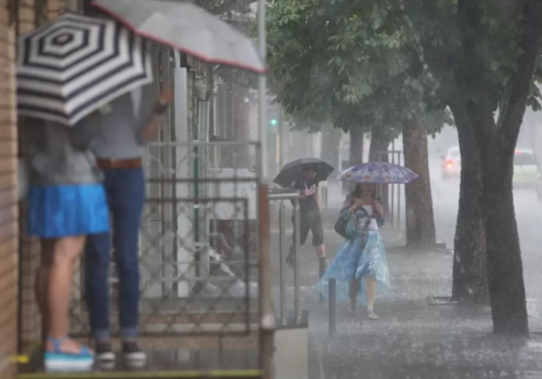 Весь город плывет: На Симферополь обрушился сильный ливень ФОТО, ВИДЕО
