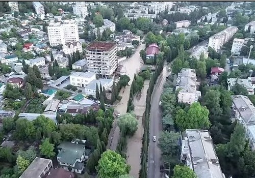 Как выглядит Ялта с воздуха после наводнения - видео МЧС