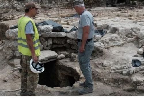 Археологи нашли уникальный древний склеп в пригороде Херсонеса