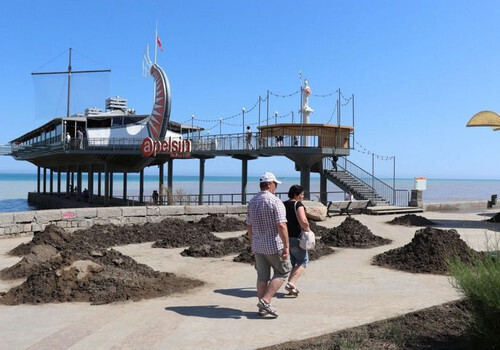 Туристы со всего Крыма спешат увидеть разрушения в Ялте