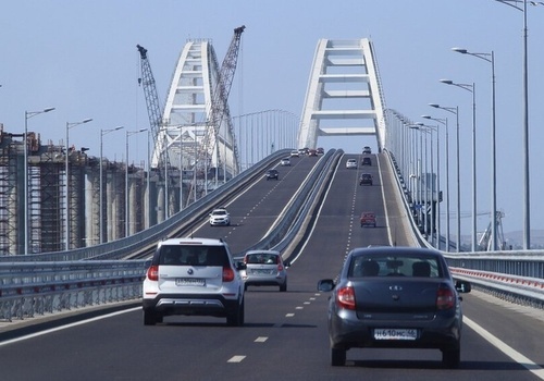Украинцы едут на полуостров, чтобы прикоснуться к Крымскому мосту