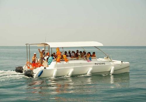 В Крыму в 12-местные катера сажают по 42 туриста