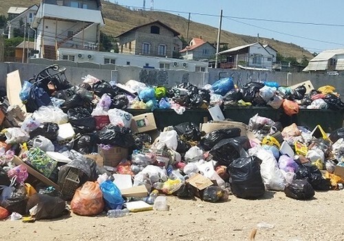 «Отжимают» у государства: Аксенов хочет убрать частников из «мусорного» бизнеса