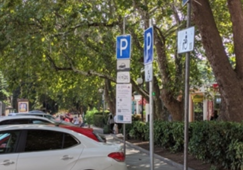 "Что-то не так с платными парковками в Ялте": нет паркоматов, зато есть штрафы - соцсети