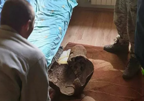 В Симферополе мужчина прятал под кроватью в квартире авиационный снаряд