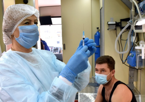 В крымском Минздраве рассчитывают снять прививочный ажиотаж выездными бригадами