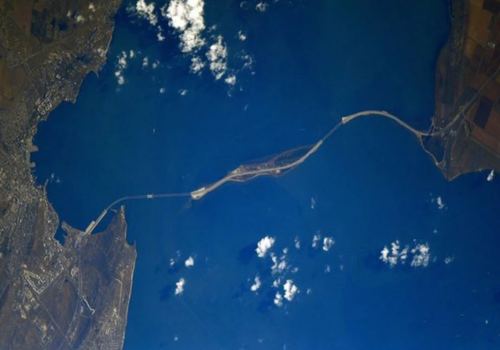 Шкаплеров показал вид Крымского моста с околоземной орбиты