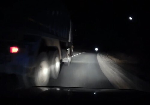 Ночью на дорогах Крыма заметили самосвал-убийцу