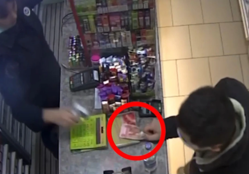 Житель Ялты пытался расплатиться в магазине фальшивой купюрой ВИДЕО