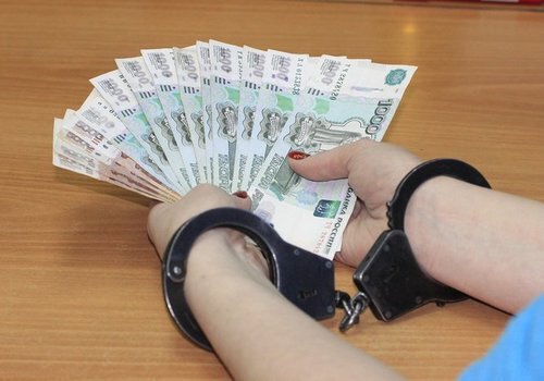 В Севастополе мошенница выманивала деньги под видом оказания влияния на земельный департамент
